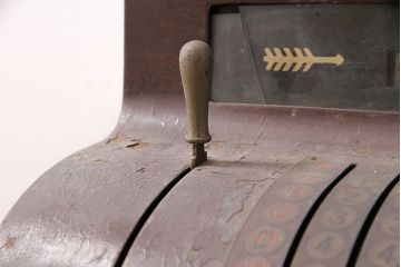 ジャンク品　昭和レトロな味わい漂う木製レジスター(ディスプレイ)(R-048303)