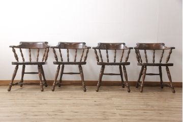 中古　ETHAN ALLEN(イーセンアーレン)　パイン材　挽き物の意匠がおしゃれ!落ち着いた色合いが魅力のチェア4脚セット(アームチェア、板座チェア)(R-048305)