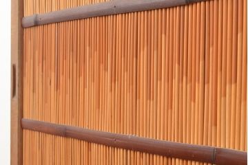 和製アンティーク　濃い色合いの竹装飾がアクセントになった御簾戸2枚セット(建具、簾戸、簀戸、葭戸、夏障子、すど、葦戸)(R-048316)