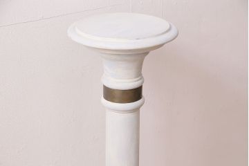 アメリカビンテージ　当店ペイント・リメイク　真鍮　上品なフォルムとアンティークカラーが優雅な雰囲気を高める花台(飾り台)(R-048329)