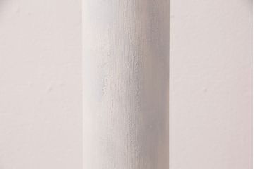 アメリカビンテージ　当店ペイント・リメイク　真鍮　上品なフォルムとアンティークカラーが優雅な雰囲気を高める花台(飾り台)(R-048329)