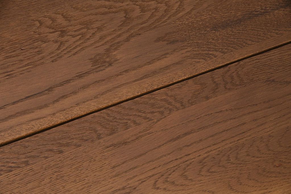 中古　美品　ナラ材の浮造り仕上げ!イバタインテリアのマガジンラックが付いた3人掛けソファ(アームソファ)(定価24万円)(R-048330)