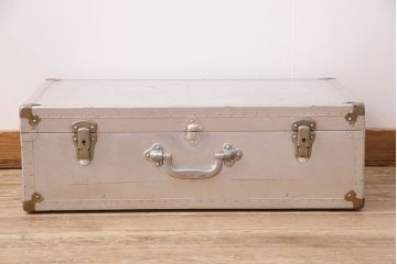 ビンテージ　使い込まれた風合いが格好良い!男前なインテリアにおすすめのジュラルミントランク(鞄、カバン、収納、ディスプレイ)(R-048331)