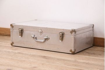 ビンテージ雑貨　使い込まれた風合いが格好良い!男前なインテリアにおすすめのジュラルミントランク(鞄、カバン、収納、ディスプレイ)(R-048331)