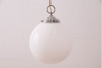 ビンテージ照明　様々なテイストに馴染みやすい球体型の天井照明(ペンダントライト、吊り下げ照明)(R-048334)