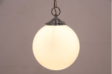 ビンテージ照明　様々なテイストに馴染みやすい球体型の天井照明(ペンダントライト、吊り下げ照明)(R-048335)