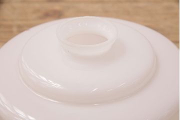 アンティーク照明　優しい雰囲気を漂わせる乳白色のミルクガラス照明(天井照明、吊り下げ照明、ペンダントライト)(R-048338)