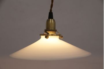 昭和レトロ　懐かしさを感じさせる平笠シェードのペンダントライト(吊り下げ照明、天井照明、電笠)(R-048339)