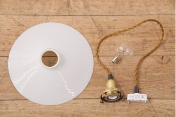 昭和レトロ　懐かしさを感じさせる平笠シェードのペンダントライト(吊り下げ照明、天井照明、電笠)(R-048339)