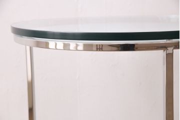 中古　天板ガラス2cm  無駄のない洗練された佇まいが魅力的なラウンドガラステーブル(丸テーブル、ディスプレイ台)(R-048342)