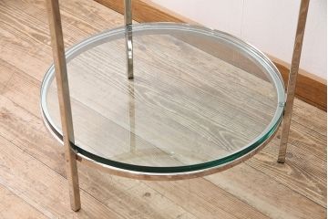 中古　天板ガラス2cm  無駄のない洗練された佇まいが魅力的なラウンドガラステーブル(丸テーブル、ディスプレイ台)(R-048342)