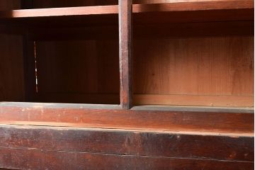 和製アンティーク　前面ヒノキ材　どこか懐かしさを感じる時代の味が魅力的な戸棚(収納棚、食器棚、キャビネット、サイドボード)(R-048346)