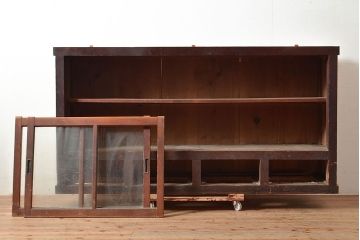 和製アンティーク　前面ヒノキ材　どこか懐かしさを感じる時代の味が魅力的な戸棚(収納棚、食器棚、キャビネット、サイドボード)(R-048347)