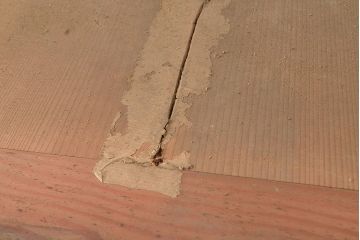 和製アンティーク　前面ヒノキ材　どこか懐かしさを感じる時代の味が魅力的な戸棚(収納棚、食器棚、キャビネット、サイドボード)(R-048347)