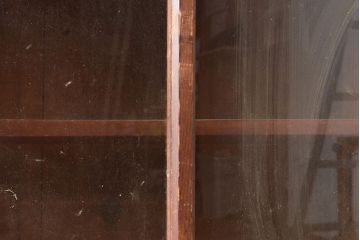 和製アンティーク　前面ヒノキ材　どこか懐かしさを感じる時代の味が魅力的な戸棚(収納棚、食器棚、キャビネット、サイドボード)(R-048347)