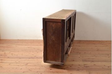 和製アンティーク　前面ヒノキ材　どこか懐かしさを感じる時代の味が魅力的な戸棚(収納棚、食器棚、キャビネット、サイドボード)(R-048347)