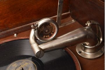 ジャンク品　ビクター　ビクトローラ　VICTROLA No.2　フロア型蓄音機(レコードプレイヤー)(R-048348)