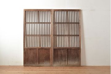 和製アンティーク　古き良き時代の味わいが趣溢れる格子戸2枚セット(玄関戸、引き戸、建具)(R-048350)