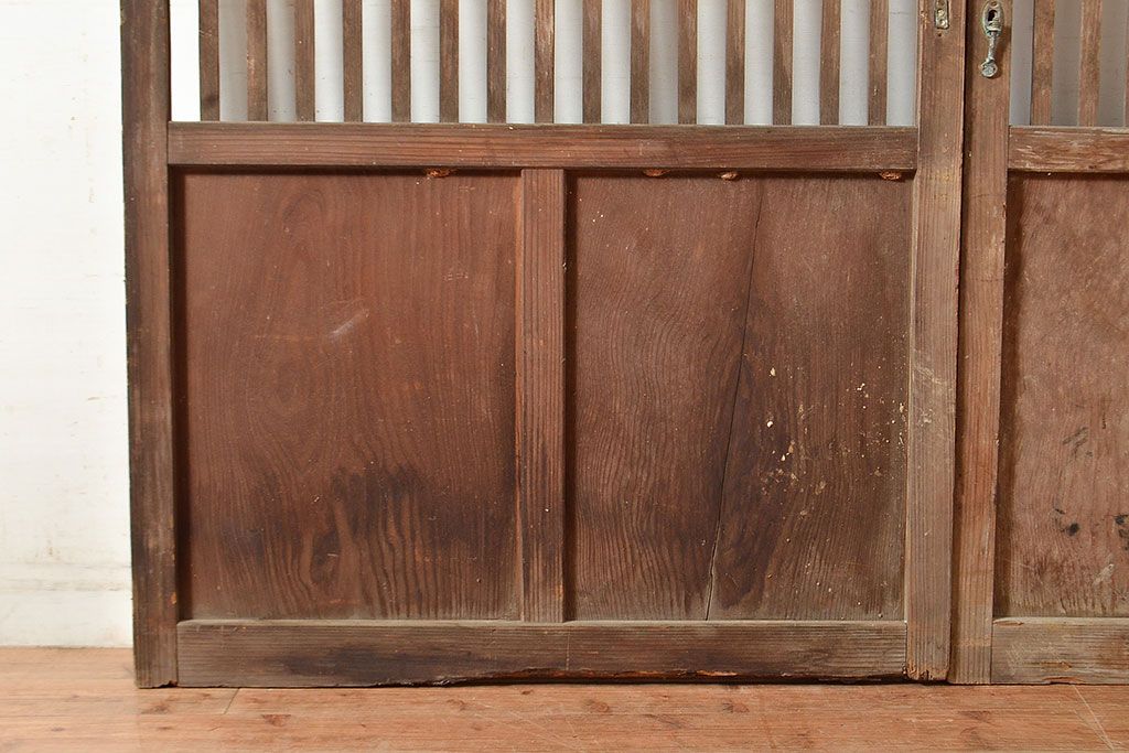 和製アンティーク　古き良き時代の味わいが趣溢れる格子戸2枚セット(玄関戸、引き戸、建具)(R-048350)