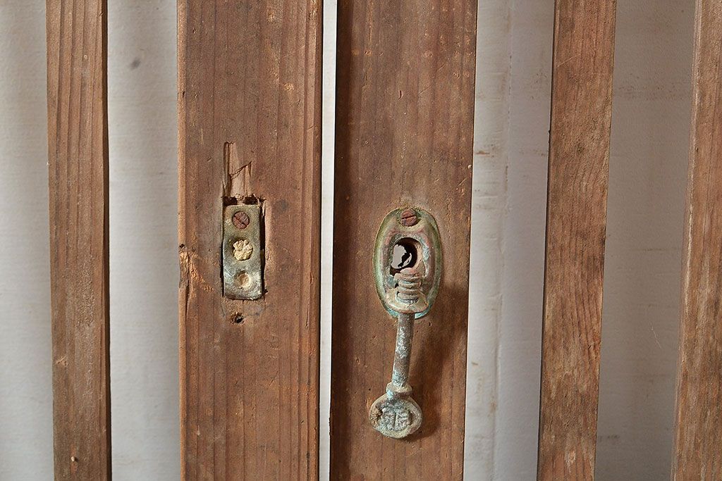 和製アンティーク　古き良き時代の味わいが趣溢れる格子戸2枚セット(玄関戸、引き戸、建具)(R-048350)