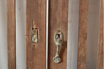 和製アンティーク　古き良き時代の味わいが趣溢れる格子戸2枚セット(玄関戸、引き戸、建具)(R-048350)