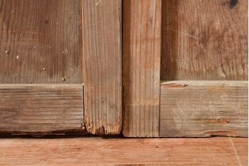 和製アンティーク　古き良き時代の味わいが趣溢れる格子戸2枚セット(玄関戸、引き戸、建具)(R-048350)