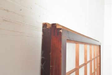 アンティーク建具　腰板ケヤキ材　枠漆塗り　落ち着きのある和空間におすすめな障子戸2枚セット(引き戸、建具)(R-048357)