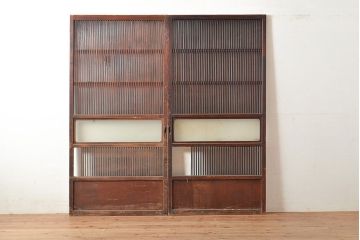 アンティーク建具　昭和初期　落ち着いた和の雰囲気を演出する格子戸2枚セット　(R-048358)