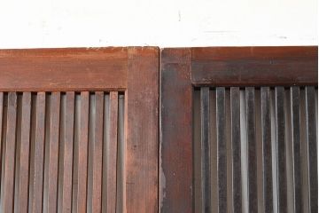 アンティーク建具　昭和初期　落ち着いた和の雰囲気を演出する格子戸2枚セット　(R-048358)