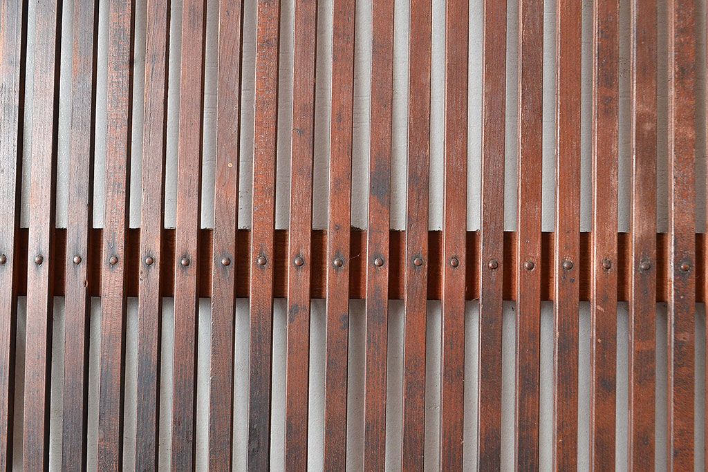 アンティーク建具　昭和初期　落ち着いた和の雰囲気を演出する格子戸2枚セット　(R-048358)