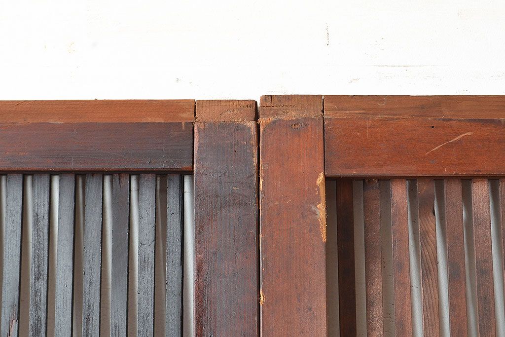 アンティーク建具　昭和初期　落ち着いた和の雰囲気を演出する格子戸2枚セット　(R-048358)