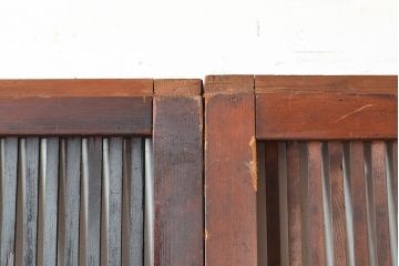 アンティーク建具　昭和初期　落ち着いた和の雰囲気を演出する格子戸2枚セット　(R-048358)