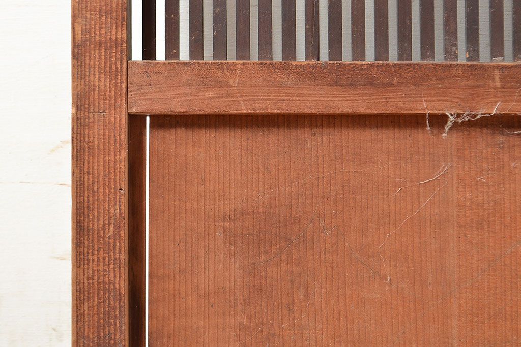 アンティーク建具　昭和初期　落ち着いた和の雰囲気を演出する格子戸2枚セット　(R-048358)