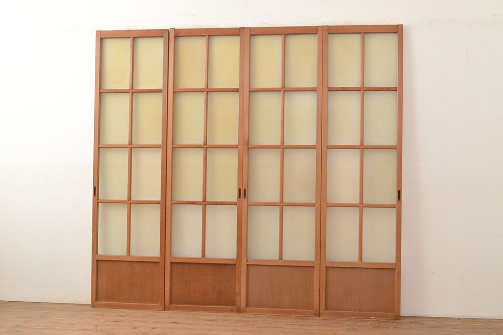 ヴィンテージ建具　昭和中期　幅の狭いつくりが珍しいすりガラス戸4枚セット　(R-048380)