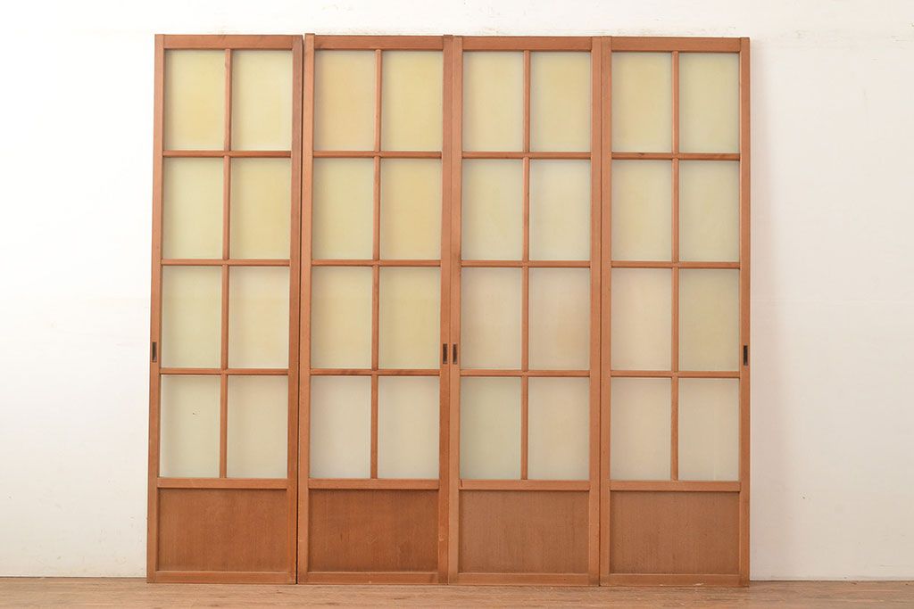 ヴィンテージ建具　昭和中期　幅の狭いつくりが珍しいすりガラス戸4枚セット　(R-048380)