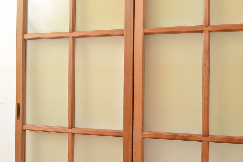 ヴィンテージ建具　昭和中期　幅の狭いつくりが珍しいすりガラス戸4枚セット　(R-048380)