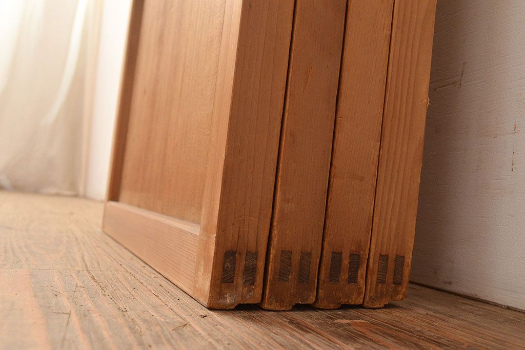 ヴィンテージ建具　昭和中期　幅の狭いつくりが珍しいすりガラス戸4枚セット　(R-048380)