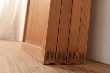 ヴィンテージ建具　昭和中期　幅の狭いつくりが珍しいすりガラス戸4枚セット　(R-048380)