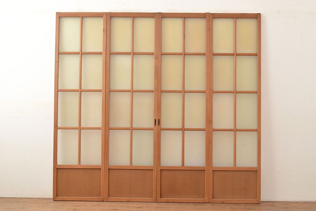 ヴィンテージ建具　昭和中期　幅の狭いつくりが珍しいすりガラス戸4枚セット　(R-048380)