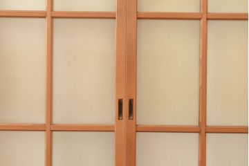 ヴィンテージ建具　昭和中期　幅の狭いつくりが珍しいすりガラス戸4枚セット　(R-048380)