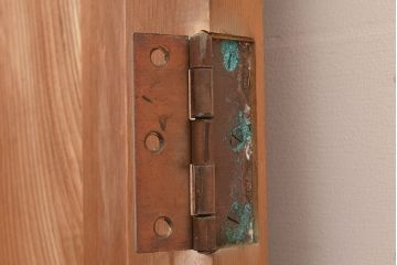アンティーク建具　秋田杉の一枚板を使った、趣深い扉(ドア、建具)(R-048381)
