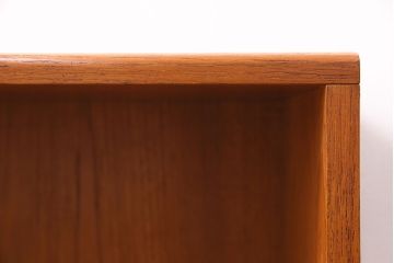 北欧ビンテージ　G-PLAN(ジープラン)　洗練されたシンプルさと木の温もりを併せ持つチーク材製のオープンブックシェルフ(本棚、ブックケース、オープンラック、収納棚)(R-048383)