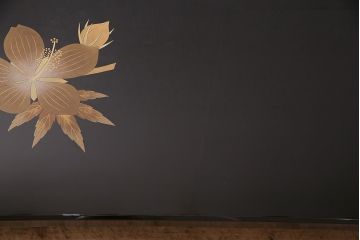 中古　輪島塗　加賀蒔絵　井波唯志作　上品な佇まいが魅力的なガラス天板付きの金蒔絵座卓(ローテーブル)(定価約350万円)(R-048385)