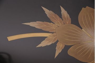 中古　輪島塗　加賀蒔絵　井波唯志作　上品な佇まいが魅力的なガラス天板付きの金蒔絵座卓(ローテーブル)(定価約350万円)(R-048385)