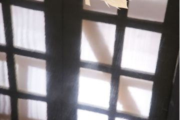 中古　輪島塗　加賀蒔絵　井波唯志作　上品な佇まいが魅力的なガラス天板付きの金蒔絵座卓(ローテーブル)(定価約350万円)(R-048385)