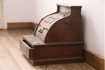 ジャンク品　レトロなデザインが雰囲気を高める木製レジスター(ディスプレイ)(R-048390)
