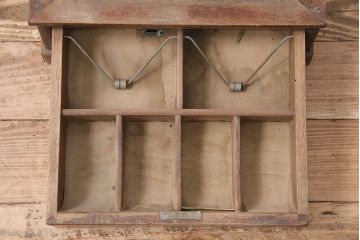 ジャンク品　レトロなデザインが雰囲気を高める木製レジスター(ディスプレイ)(R-048390)