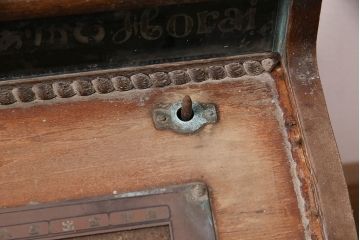 ジャンク品　レトロなデザインが雰囲気を高める木製レジスター(ディスプレイ)(R-048390)