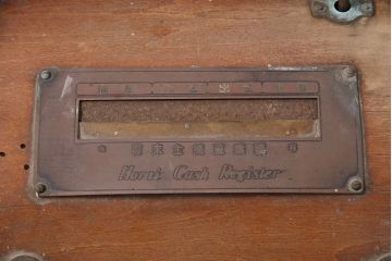 ジャンク品　レトロなデザインが雰囲気を高める木製レジスター(ディスプレイ)(R-048390)