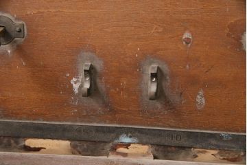 ジャンク品　レトロなデザインが雰囲気を高める木製レジスター(ディスプレイ)(R-048390)